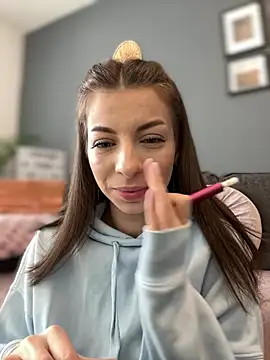 Mia Ethan online show from 01-26-25, 08:25