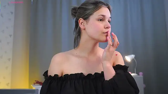 Snapshot of EthalGold chatting on 11-19-25, 03:06 EthalGold online show from 11-19-25, 03:06