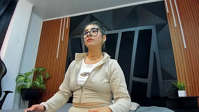 Alahia Dangelo online show from 02-15-25, 05:39