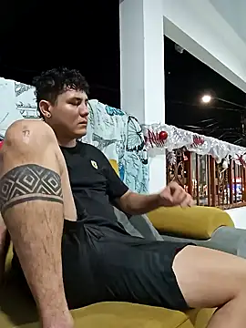 Pink Jazmin online show from 12-18-24, 12:10