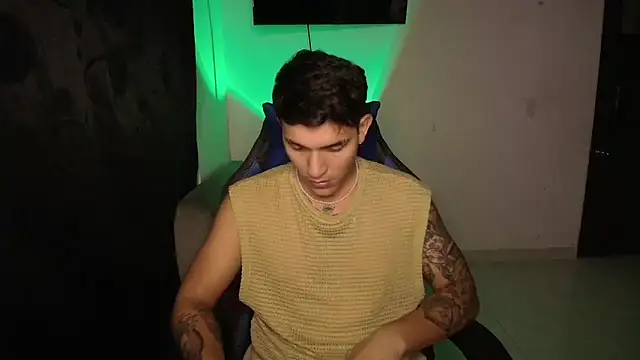 Snapshot of Aangelhot chatting on 01-03-25, 01:16 Aangelhot online show from 01-03-25, 01:16