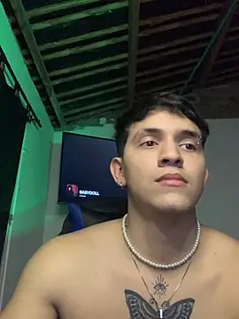 Snapshot of Aangelhot chatting on 01-15-25, 04:47 Aangelhot online show from 01-15-25, 04:47