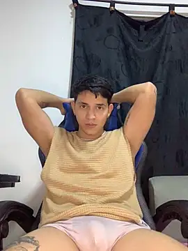 Snapshot of Aangelhot chatting on 01-18-25, 01:41 Aangelhot online show from 01-18-25, 01:41