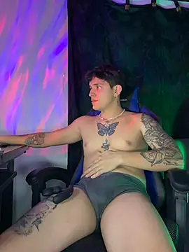 Snapshot of Aangelhot chatting on 02-19-25, 01:40 Aangelhot online show from 02-19-25, 01:40