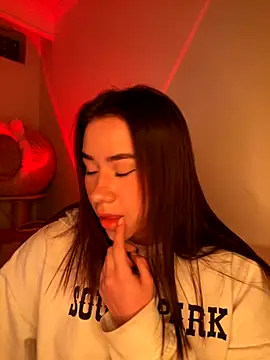 Snapshot of Im_Valen_Cute chatting on 12-02-25, 04:07 Im Valen Cute online show from 12-02-25, 04:07