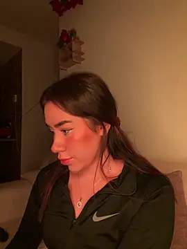 Snapshot of Im_Valen_Cute chatting on 04-30-26, 03:46 Im Valen Cute online show from 04-30-26, 03:46