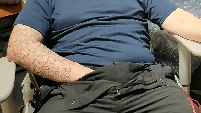 Snapshot of Dan8736 chatting on 03-29-26, 06:52 Dan8736 online show from 03-29-26, 06:52