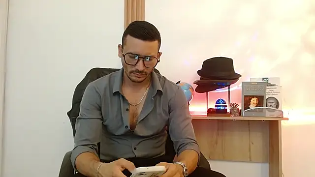 Reiko 85  online show from 11-08-25, 07:45