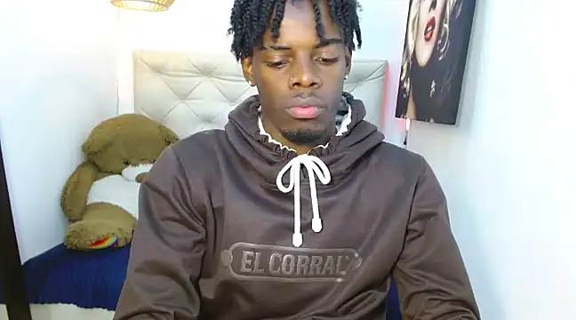 Snapshot of royce_ebony chatting on 12-13-24, 02:43 royce ebony online show from 12-13-24, 02:43