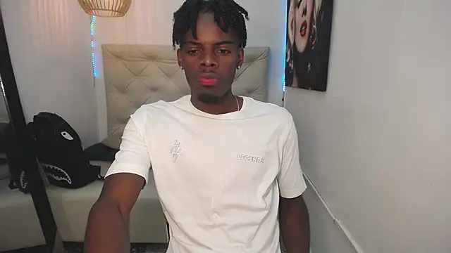 Snapshot of royce_ebony chatting on 01-25-25, 02:58 royce ebony online show from 01-25-25, 02:58