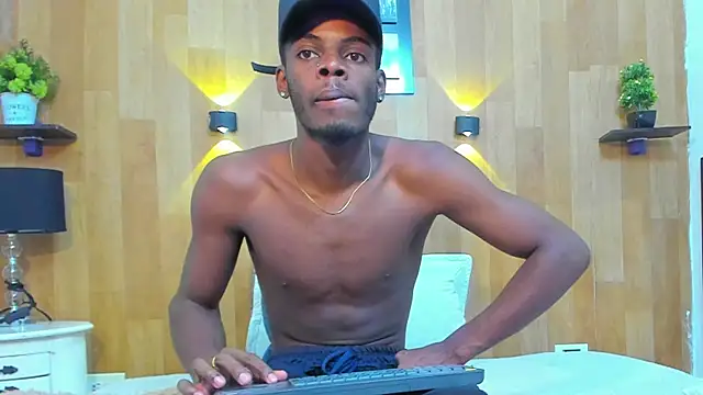 Snapshot of royce_ebony chatting on 02-21-25, 02:50 royce ebony online show from 02-21-25, 02:50