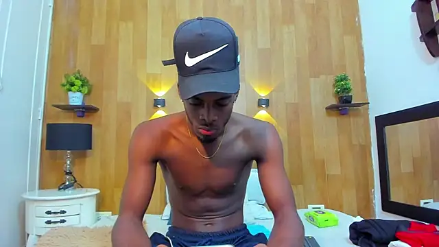 Snapshot of royce_ebony chatting on 02-21-25, 05:56 royce ebony online show from 02-21-25, 05:56