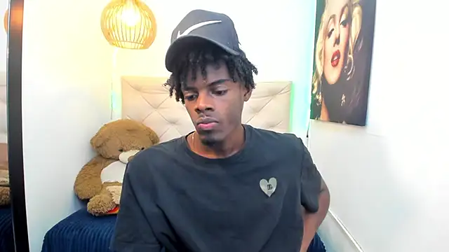 Snapshot of royce_ebony chatting on 09-13-25, 02:55 royce ebony online show from 09-13-25, 02:55