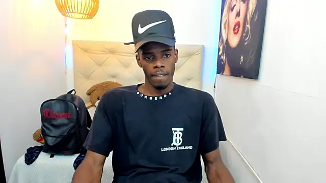 Snapshot of royce_ebony chatting on 09-18-25, 02:35 royce ebony online show from 09-18-25, 02:35