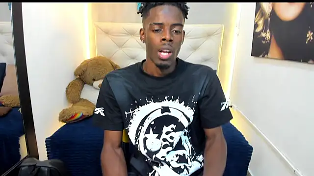 Snapshot of royce_ebony chatting on 10-22-25, 02:45 royce ebony online show from 10-22-25, 02:45