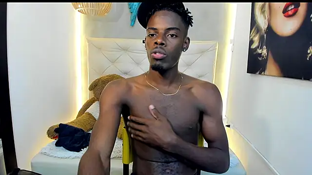 Snapshot of royce_ebony chatting on 10-23-25, 02:55 royce ebony online show from 10-23-25, 02:55