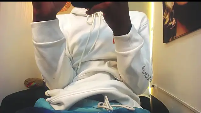 Snapshot of royce_ebony chatting on 10-29-25, 02:47 royce ebony online show from 10-29-25, 02:47