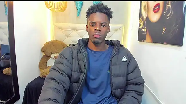 Snapshot of royce_ebony chatting on 10-31-25, 02:12 royce ebony online show from 10-31-25, 02:12