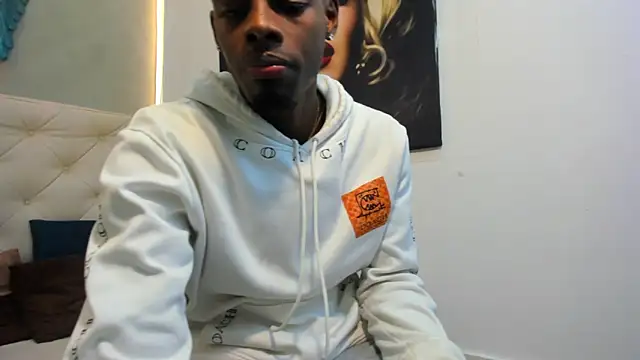 Snapshot of royce_ebony chatting on 12-03-25, 03:14 royce ebony online show from 12-03-25, 03:14