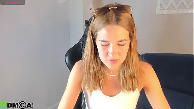 Snapshot of Jennifer_Wadee chatting on 06-09-26, 10:21 Jennifer Wadee online show from 06-09-26, 10:21