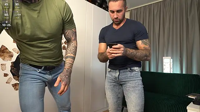 Snapshot of Alex_xxx chatting on 10-20-25, 01:33 Alex xxx online show from 10-20-25, 01:33