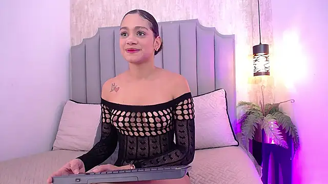 Snapshot of Alahia_Baiter chatting on 02-23-25, 12:48 Alahia Baiter online show from 02-23-25, 12:48