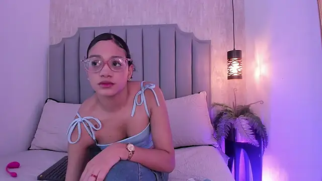 Snapshot of Alahia_Baiter chatting on 03-01-25, 12:01 Alahia Baiter online show from 03-01-25, 12:01