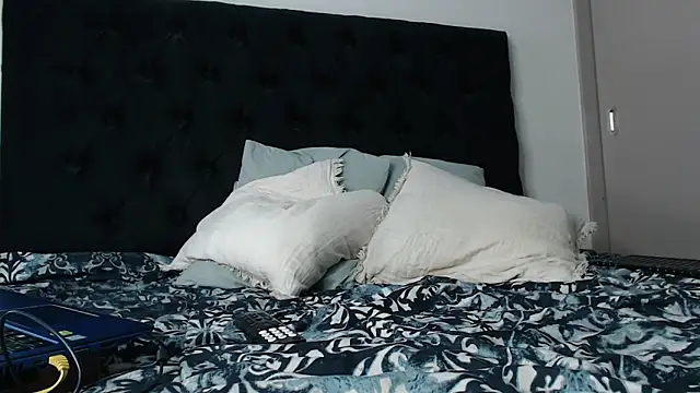 Snapshot of jonhklleyn chatting on 09-08-25, 08:30 jonhklleyn online show from 09-08-25, 08:30