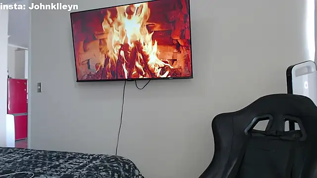 Snapshot of jonhklleyn chatting on 10-27-25, 07:18 jonhklleyn online show from 10-27-25, 07:18