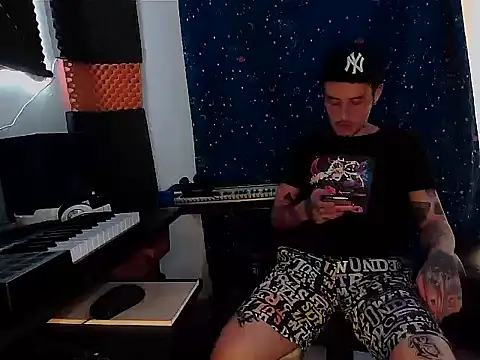 patrik tattoo  online show from 02-05-25, 10:22