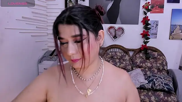 Snapshot of alinabozz1 chatting on 12-19-24, 02:24 alinabozz1 online show from 12-19-24, 02:24