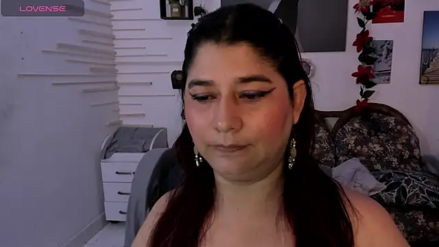 Snapshot of alinabozz1 chatting on 12-23-24, 03:55 alinabozz1 online show from 12-23-24, 03:55