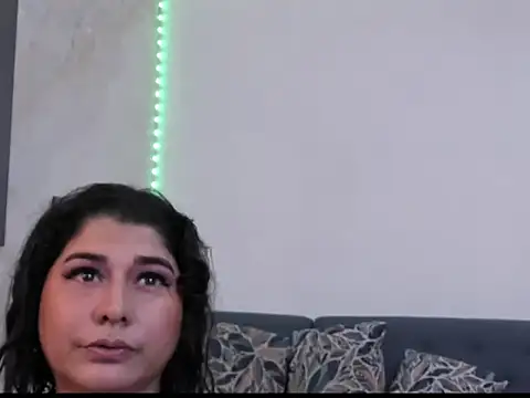 Snapshot of alinabozz1 chatting on 06-25-26, 07:29 alinabozz1 online show from 06-25-26, 07:29