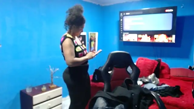 Snapshot of bellacrespalatina chatting on 11-18-25, 08:24 bellacrespalatina online show from 11-18-25, 08:24