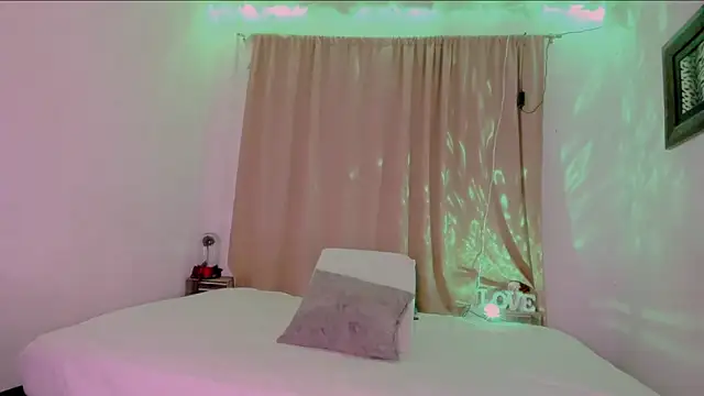 Snapshot of Lauu_G chatting on 03-18-25, 12:27 Lauu G online show from 03-18-25, 12:27