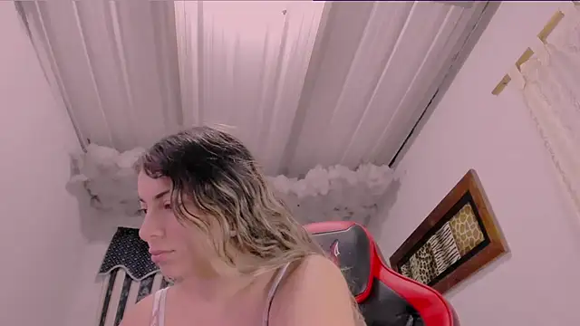 Snapshot of Lauu_G chatting on 09-18-25, 09:33 Lauu G online show from 09-18-25, 09:33