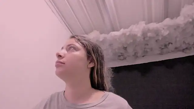 Snapshot of Lauu_G chatting on 11-04-25, 10:14 Lauu G online show from 11-04-25, 10:14