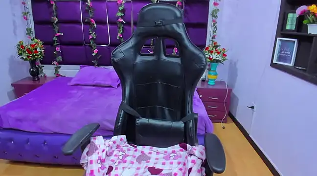 Snapshot of ChloeeTompson_ chatting on 01-29-25, 01:37 ChloeeTompson online show from 01-29-25, 01:37