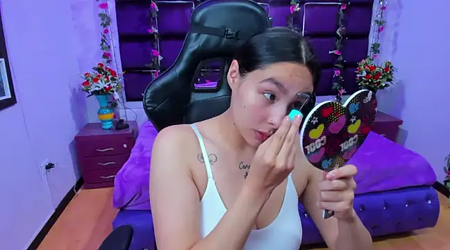 Snapshot of ChloeeTompson_ chatting on 01-31-25, 02:04 ChloeeTompson online show from 01-31-25, 02:04