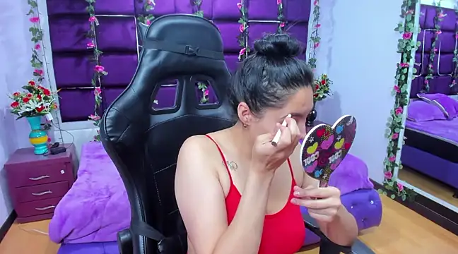 Snapshot of ChloeeTompson_ chatting on 02-01-25, 02:37 ChloeeTompson online show from 02-01-25, 02:37