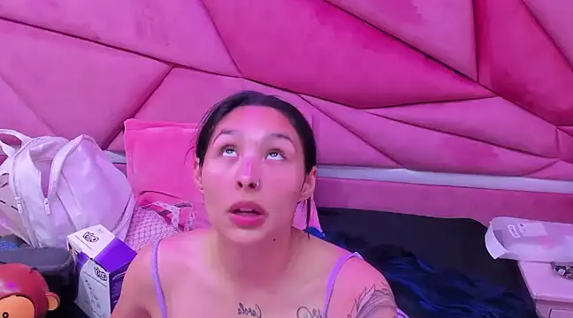 Snapshot of ChloeeTompson_ chatting on 03-05-25, 02:46 ChloeeTompson online show from 03-05-25, 02:46