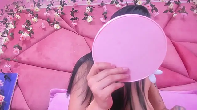 Snapshot of ChloeeTompson_ chatting on 03-11-25, 10:29 ChloeeTompson online show from 03-11-25, 10:29