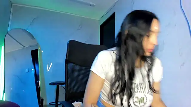 Snapshot of ChloeeTompson_ chatting on 10-25-25, 02:41 ChloeeTompson online show from 10-25-25, 02:41