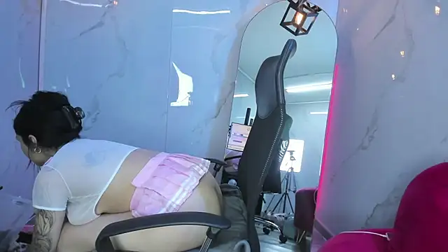 Snapshot of ChloeeTompson_ chatting on 11-09-25, 03:05 ChloeeTompson online show from 11-09-25, 03:05