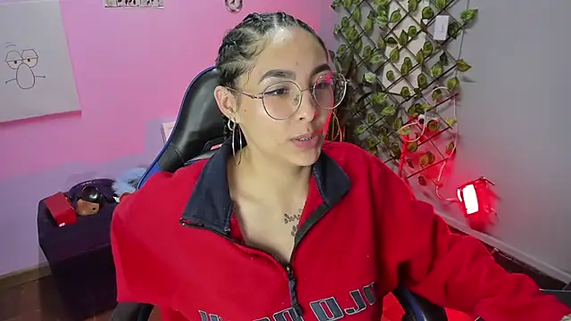 Snapshot of ChloeeTompson_ chatting on 12-03-25, 09:07 ChloeeTompson online show from 12-03-25, 09:07