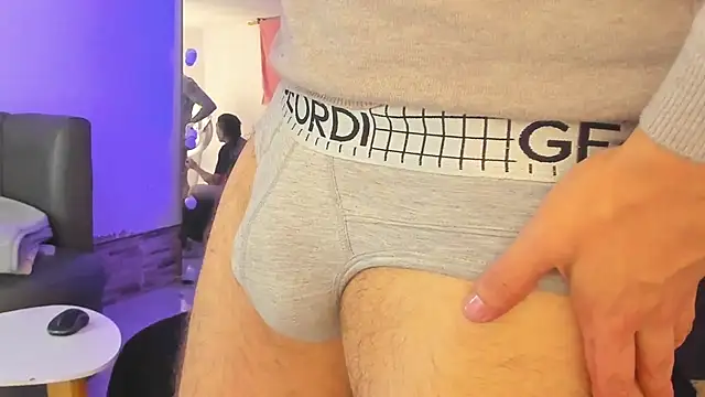 Snapshot of _tatho_perovich_ chatting on 12-24-24, 06:44 tatho perovich online show from 12-24-24, 06:44