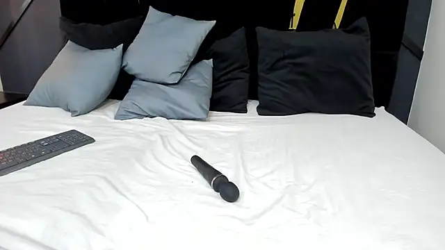 emilie xx  online show from 12-30-24, 08:15