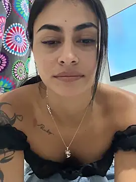 emilie xx  online show from 10-06-25, 05:43