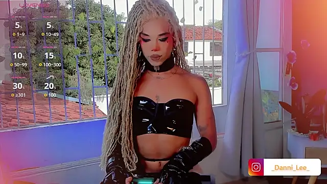 Snapshot of DanniLee_ chatting on 09-26-25, 10:25 DanniLee online show from 09-26-25, 10:25