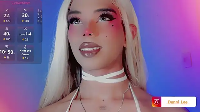 Snapshot of DanniLee_ chatting on 11-25-25, 10:43 DanniLee online show from 11-25-25, 10:43